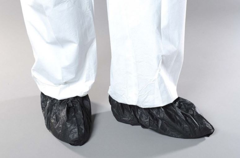 Aquatrek Disposable Shoe Covers, 75 Per Case, Black, Skid Resistant, Size XL - GPS Gloves