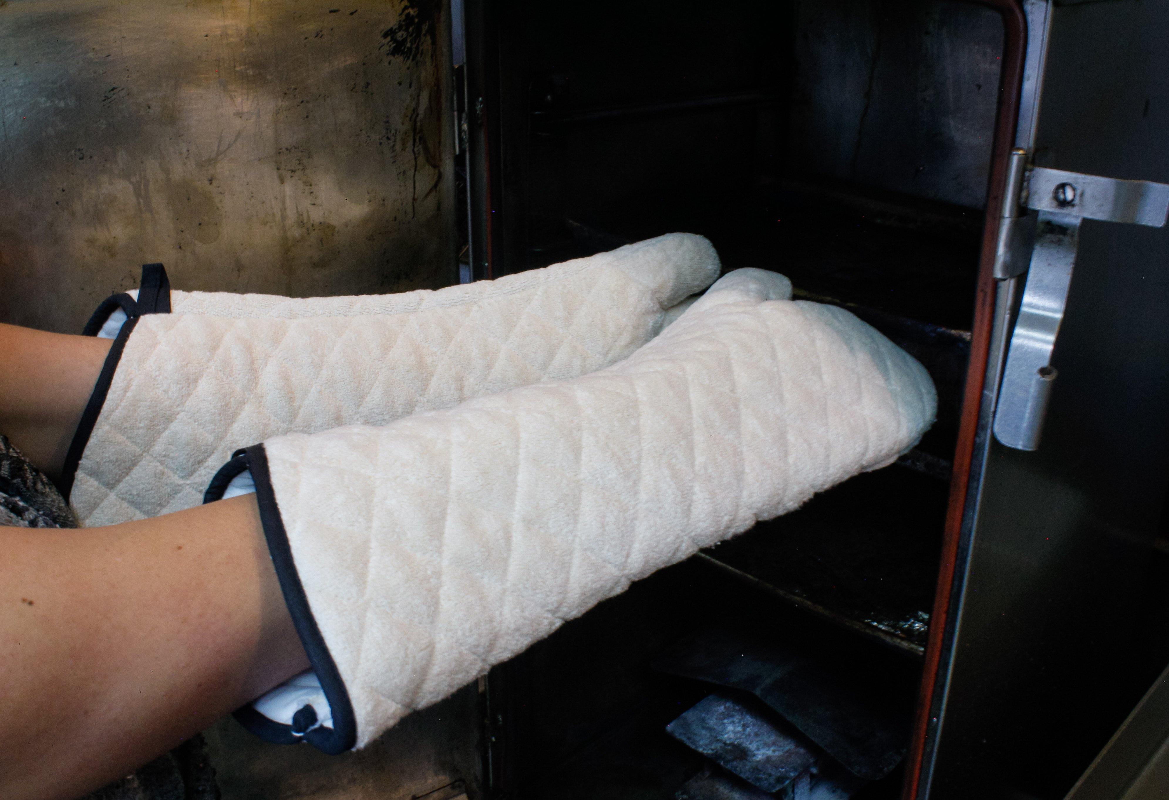 24 Black Quilted Canvas Oven Mitts, 450 Degree Heat Resistance, Sold By  Pair