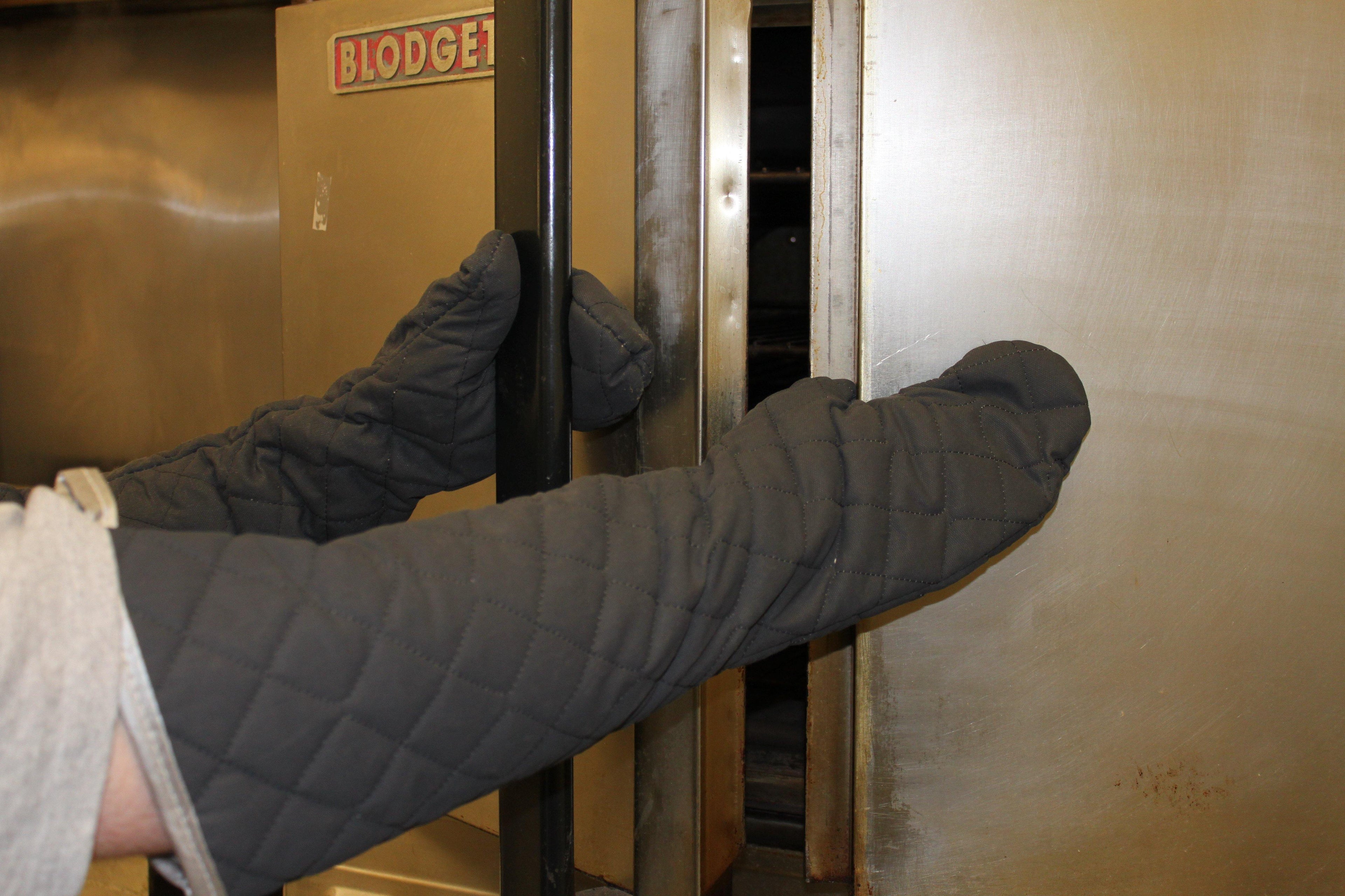 17" Black Quilted Canvas Oven Mitts, 450 Degree Heat Resistance, Sold By Pair - GPS Gloves