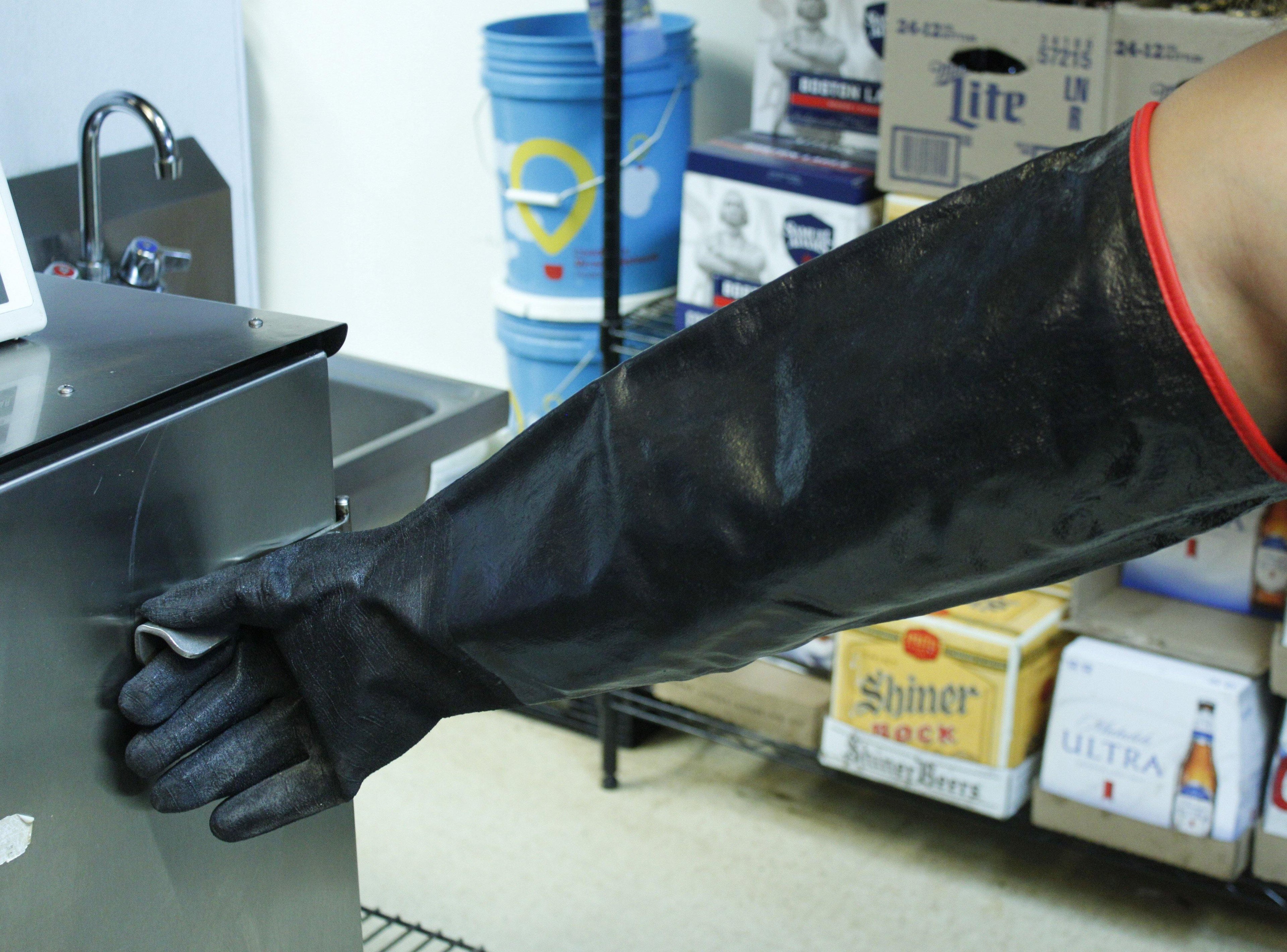 Oil Shield®, 26" High Temp Neoprene Insulated Gloves- Mens Size S and L - GPS Gloves
